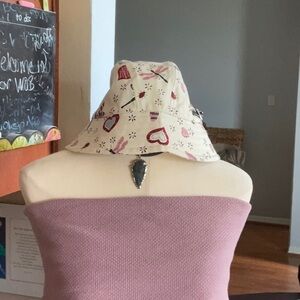 Brighton Cream Heart and Dragonflies Bucket Hat, NWT